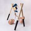 Hencz Toys Mom's Care Spirale Kinderwagenaufhängung in navy blau mit Rassel